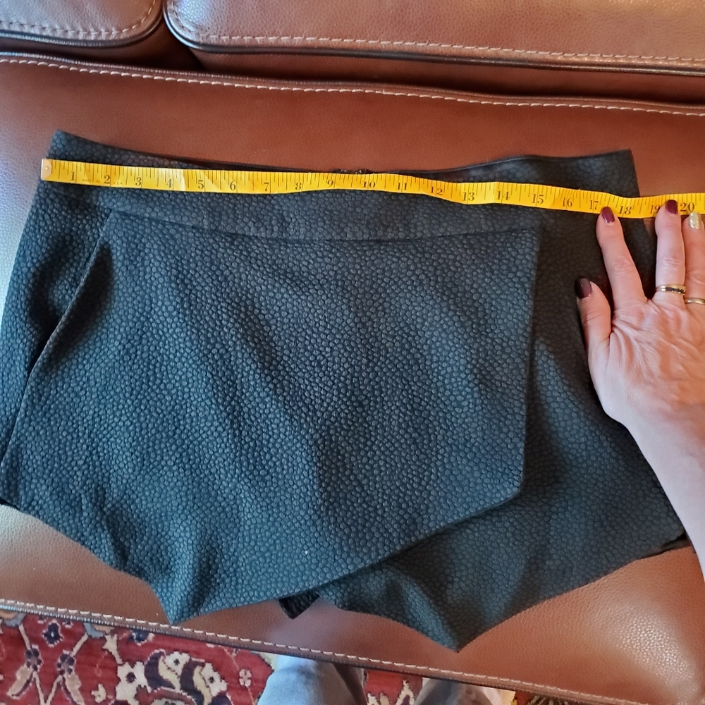 Kensie satin textured skorts NWOT - Picture 4 of 8